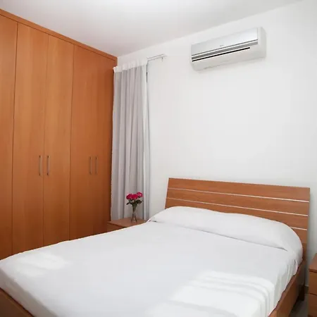 Coral Bay 9 *